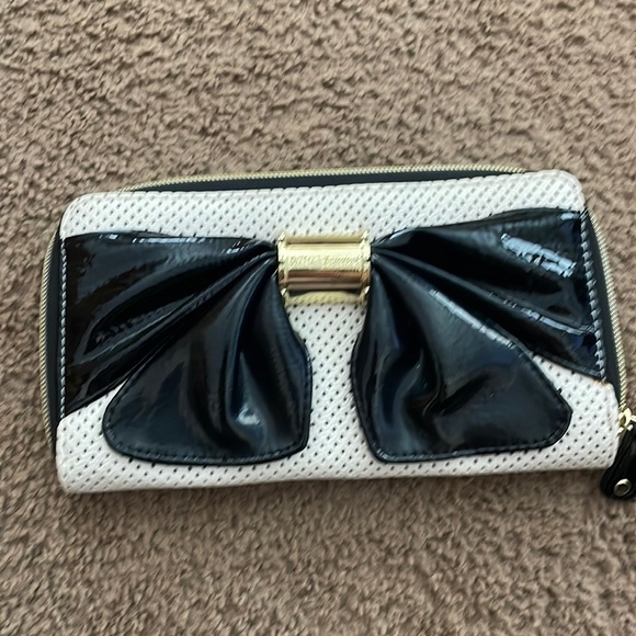 Betsey Johnson black bow wallet - Picture 1 of 8